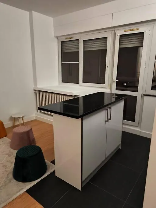 Studio Pour 1 A 4 Pers Localise Dans Un Quartier Chic Paris Apartment