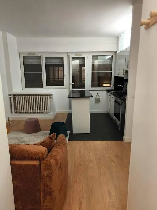 Studio Pour 1 A 4 Pers Localise Dans Un Quartier Chic Paris