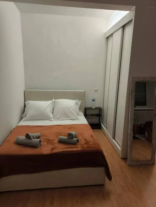 Studio Pour 1 A 4 Pers Localise Dans Un Quartier Chic Paris 0*,  France