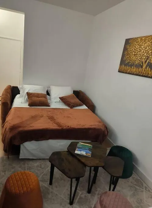 Studio Pour 1 A 4 Pers Localise Dans Un Quartier Chic Paris Apartment