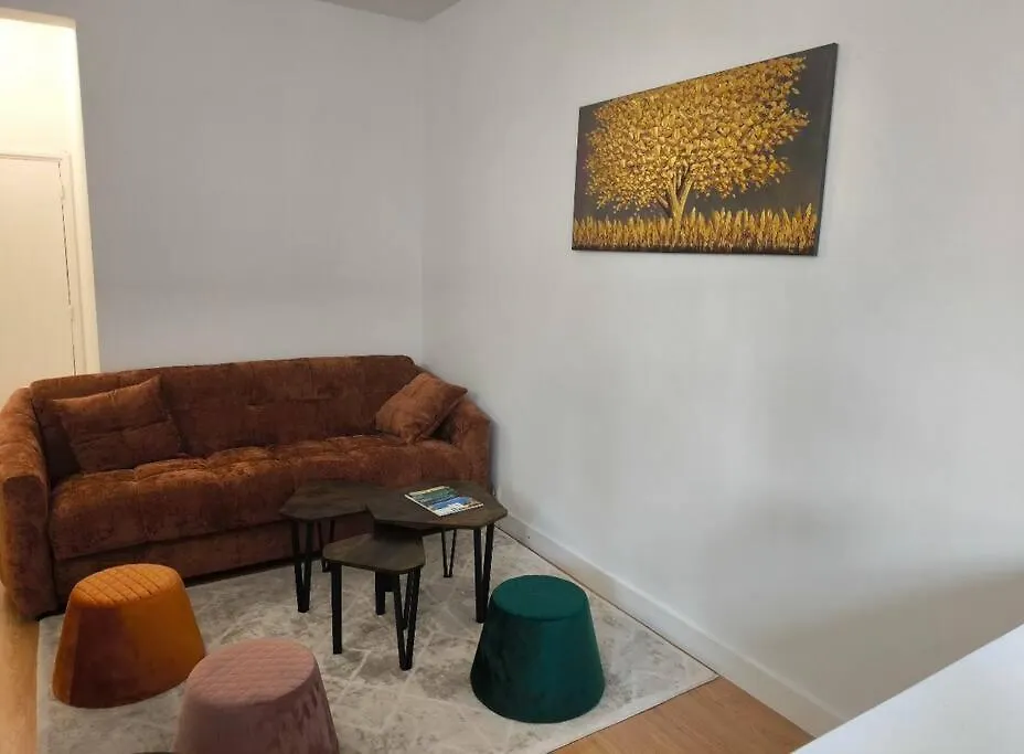 Studio Pour 1 A 4 Pers Localise Dans Un Quartier Chic Paris