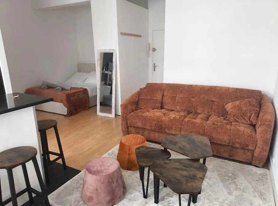 Studio Pour 1 A 4 Pers Localise Dans Un Quartier Chic contacts